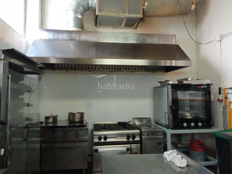 Foto bf18bc6b-f830-4f46-b9c7-09ec3b4d1f25. Traspaso local comercial traspaso rosticería takeaway en Terrassa