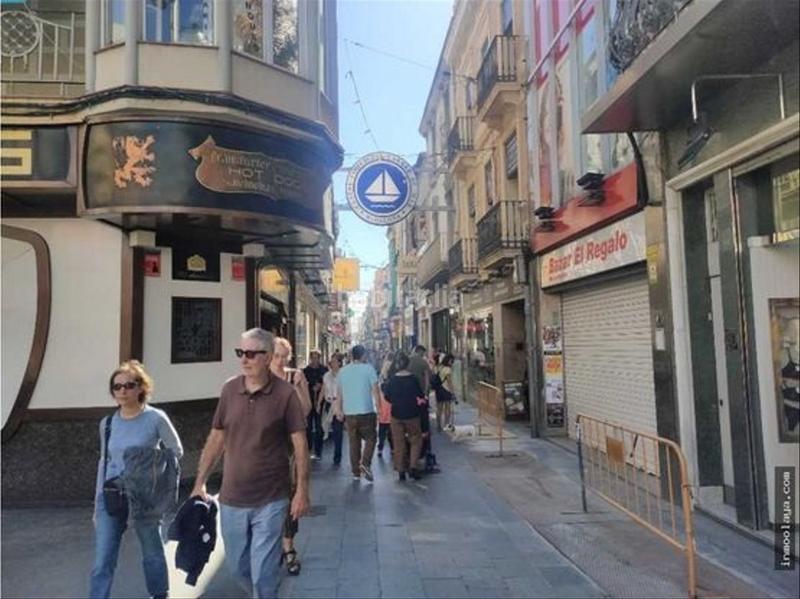 Foto 3a1e4784-a601-4f7f-a77e-a39f27c2210d. Traspàs local comercial amb calefacció a Centre Badalona