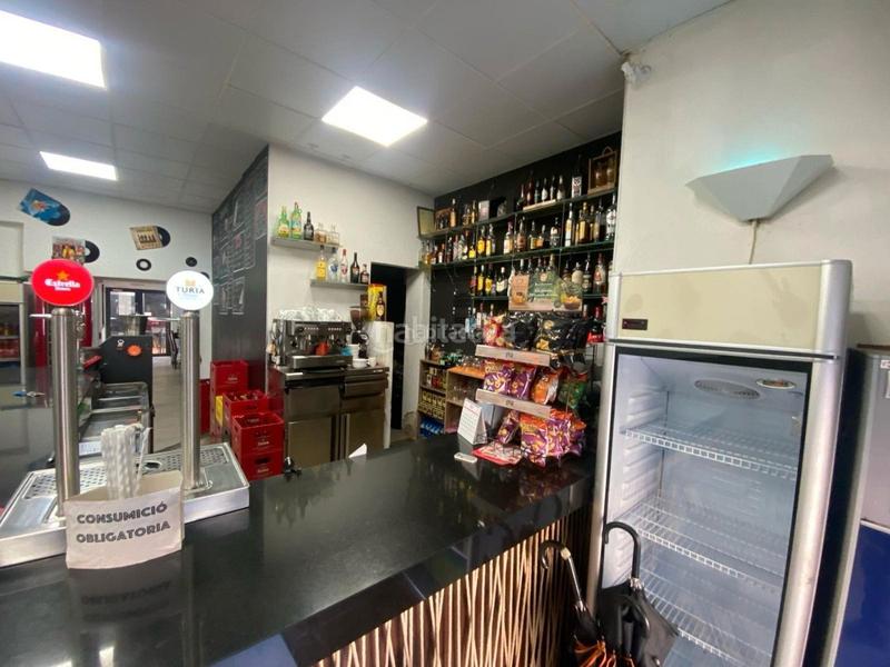 Foto 091b5c8e-bf90-4172-b516-840f0fa49401. Trapasso locale commerciale con riscaldamento in Anglès