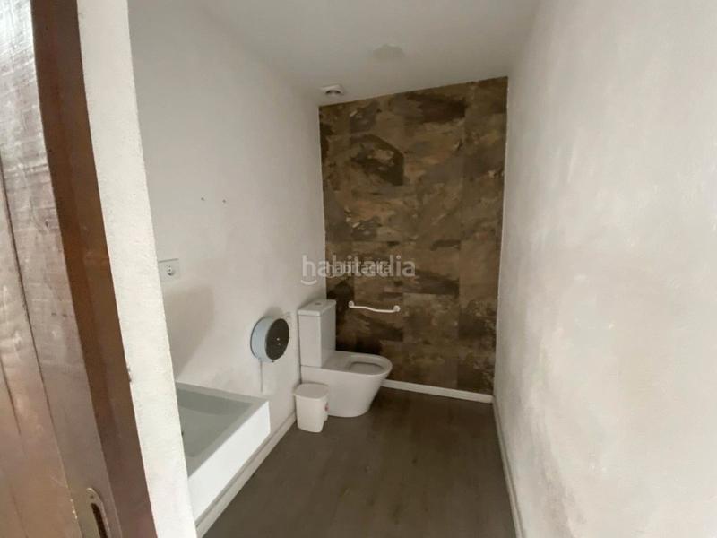 Foto 36520161-7579-424d-9d99-f892b785f43d. Trapasso locale commerciale con riscaldamento in Anglès