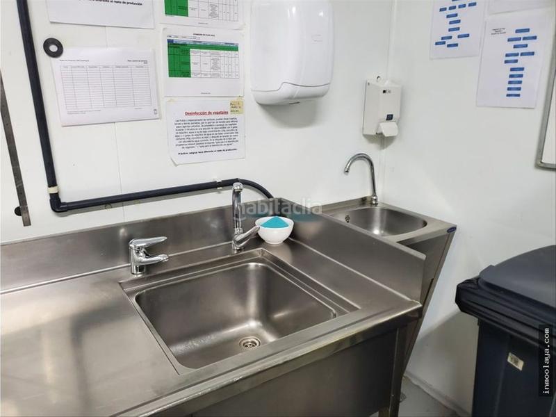 Foto 13150dc9-84b2-429e-80f8-46c6cc4338cc. Pas-de-porte local commercial avec chauffage dans Muntanyeta Castelldefels