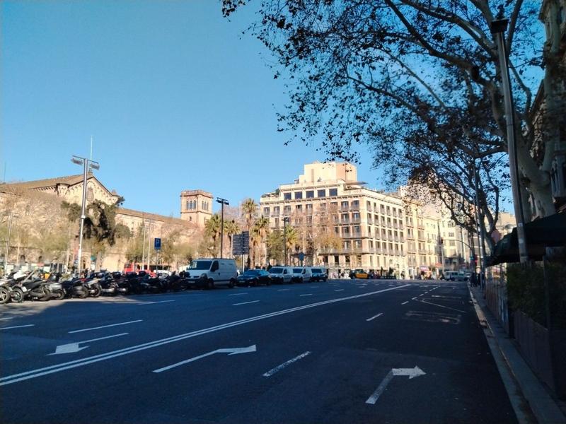 Foto 1997542f-a0bc-4111-80f7-0fb8f221e1f4. Business premise with heating in Raval Barcelona