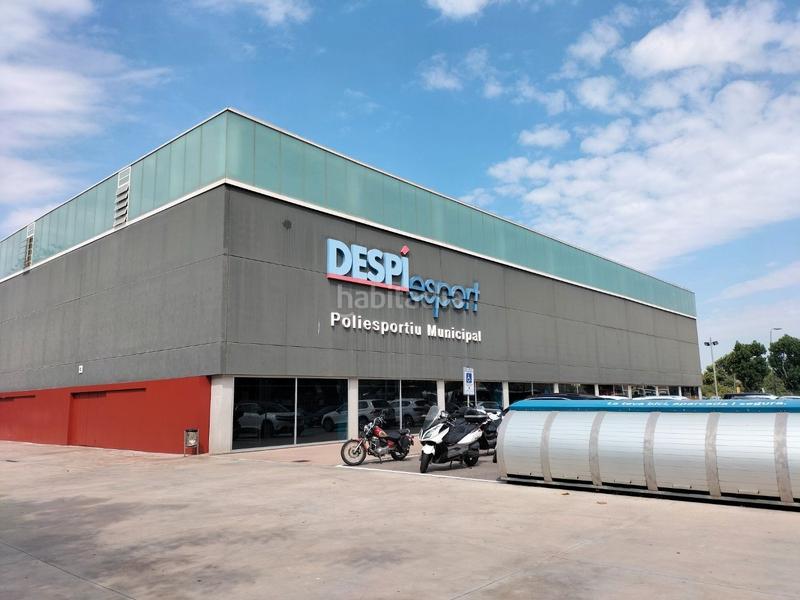 Foto f28f1f34-3d6c-4df0-9558-96edc4dd56db. Pas-de-porte local commercial avec chauffage dans El Pedró Cornellà de Llobregat