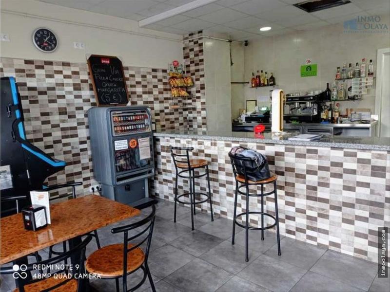 Foto b8b6509f-7b2a-40ee-a573-d08da293e1d2. Traspaso local comercial bar con salida de humos en Sabadell