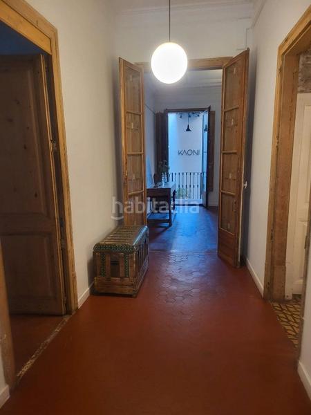 Foto e0c7ba7e-9549-4b57-ac93-8f8a4ec8c02e. Transfer business premise with heating in Vila de Gràcia Barcelona