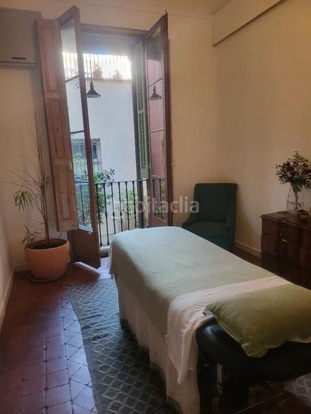 Foto 6a3d55bf-fa39-40e6-8804-3d467d6dac37. Traspàs local comercial amb calefacció a Vila de Gràcia Barcelona