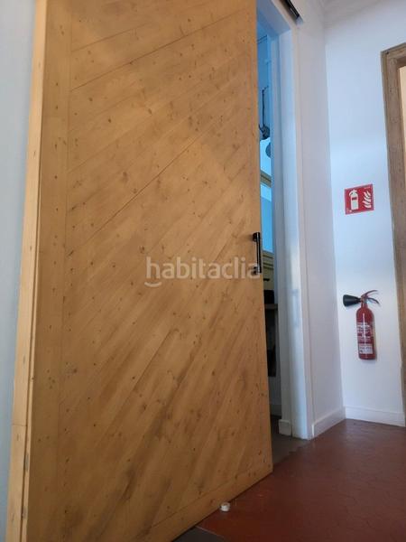 Foto 47b5b037-6ca0-4922-8d33-52d690cb926a. Traspaso local comercial traspaso peluquería centro estet en Barcelona