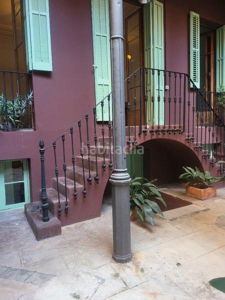 Foto 5cb668cd-8531-4519-9507-75cf66dc5641. Traspaso local comercial traspaso peluquería centro estet en Barcelona