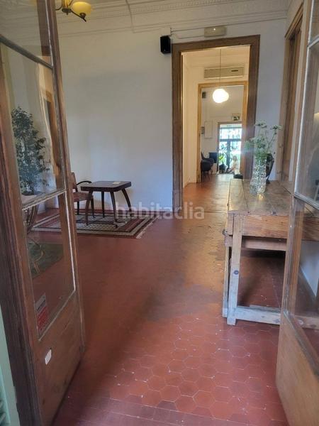 Foto d8eb9a35-e858-4855-9b1b-bb2332317e60. Traspaso local comercial traspaso peluquería centro estet en Barcelona