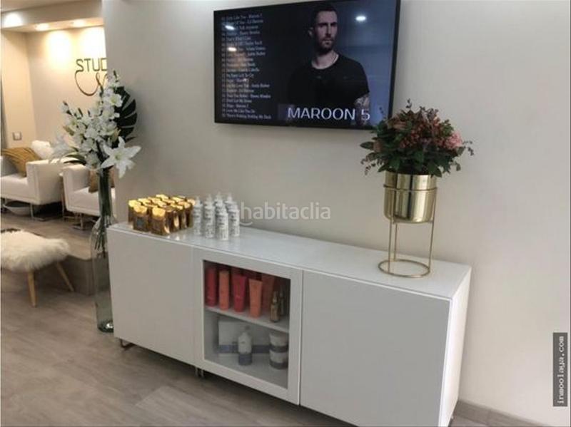 Foto 3f901abc-7576-4cda-9a11-c2a6ab6d140e. Traspaso local comercial traspaso peluquería centro de es en Barcelona