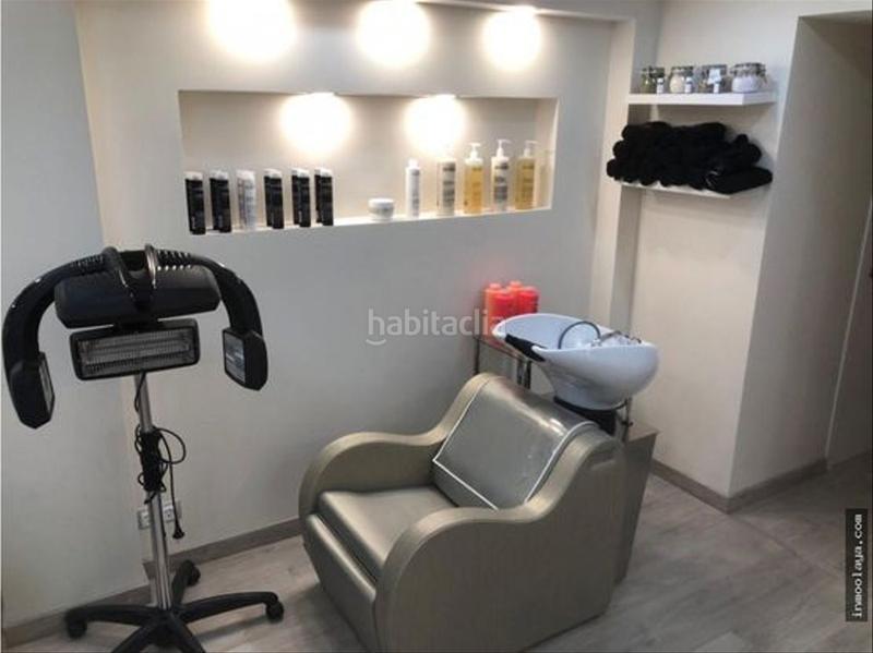 Foto 4005254f-15bf-4339-804b-a0e8c685a39e. Traspaso local comercial traspaso peluquería centro de es en Barcelona