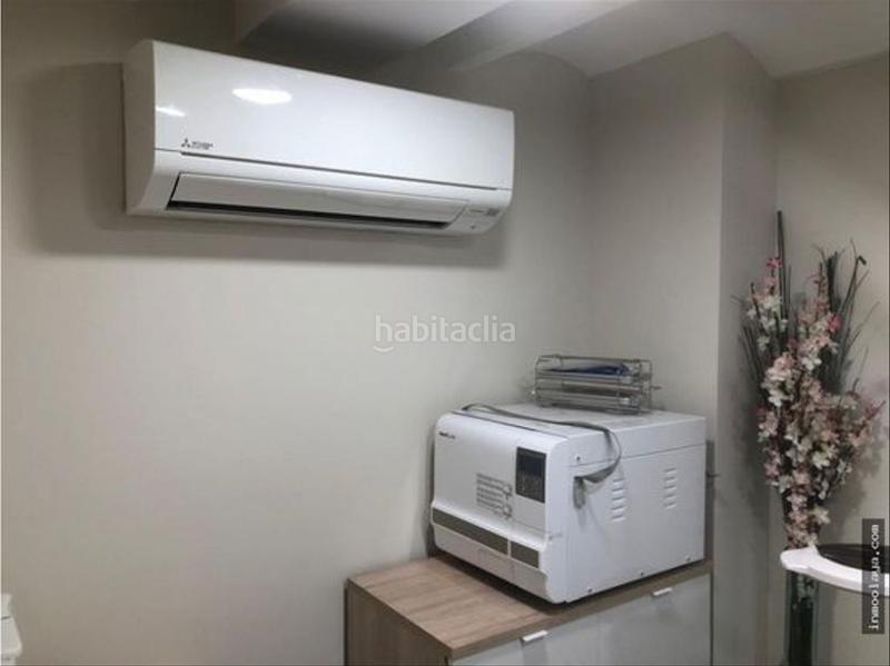 Foto 68dd00fe-b084-4574-9e29-880d9e44db7f. Traspaso local comercial traspaso peluquería centro de es en Barcelona