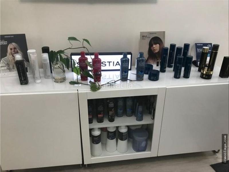 Foto e5f2f74f-ad2e-4861-9996-bb7ea047c32c. Traspaso local comercial traspaso peluquería centro de es en Barcelona