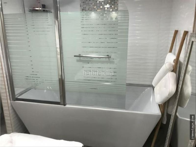 Foto f2255d4c-532e-46af-af94-349b8cba8203. Traspaso local comercial traspaso peluquería centro de es en Barcelona