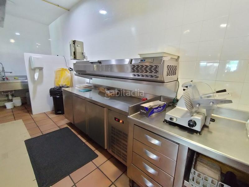 Foto 0370dba0-72e5-4245-9838-f981fd19c22b. Traspàs local comercial amb calefacció a Centre Sant Boi de Llobregat