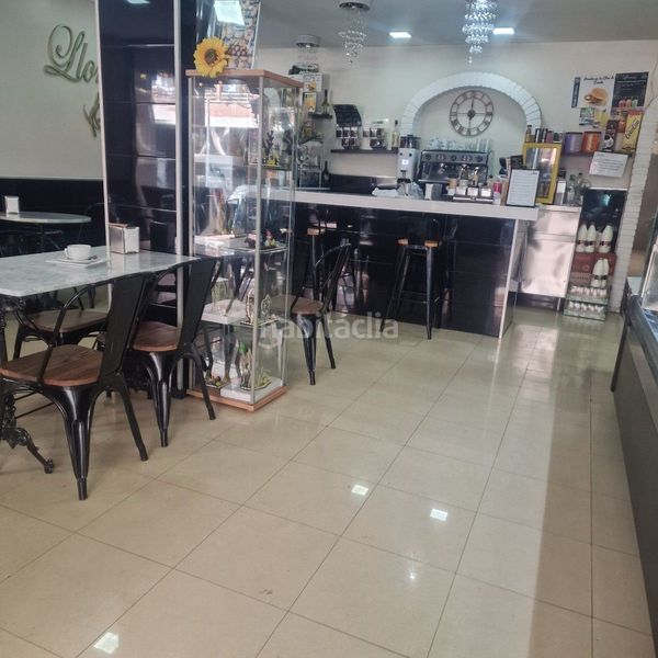 Foto c2a3a2e1-3f41-4b45-be1e-70939b613cef. Local comercial amb calefacció a Centre Viladecans