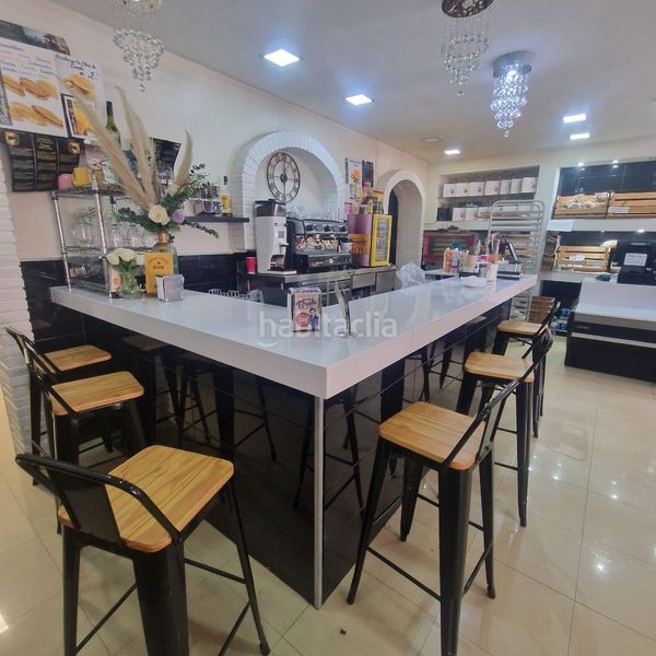 Foto dec18ba4-6be6-42ad-bdd9-cef39b7d2d96. Local comercial amb calefacció a Centre Viladecans