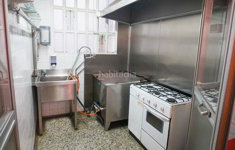 Foto 4ffc1003-60de-4d11-80ef-b1169a8dcce1. Traspaso local comercial traspaso charcutería en el centro en Mataró