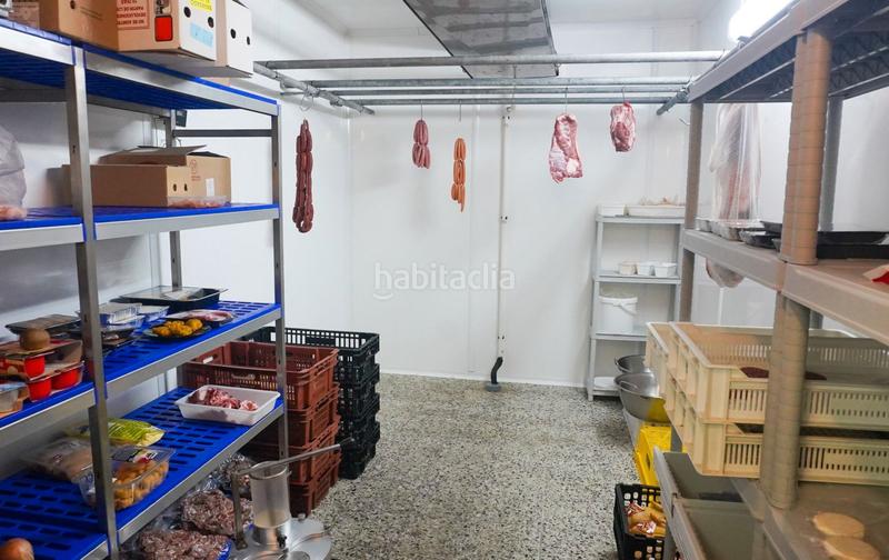 Foto d64a3db4-7fb7-4cdb-b512-ec5532625c43. Traspaso local comercial traspaso charcutería en el centro en Mataró