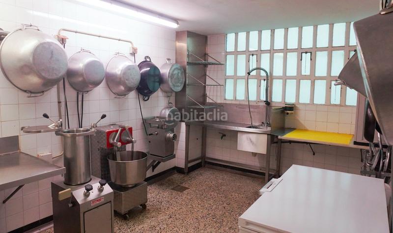 Foto f0107fb3-d864-4189-8dbd-7a32d7ab2fbc. Traspaso local comercial traspaso charcutería en el centro en Mataró
