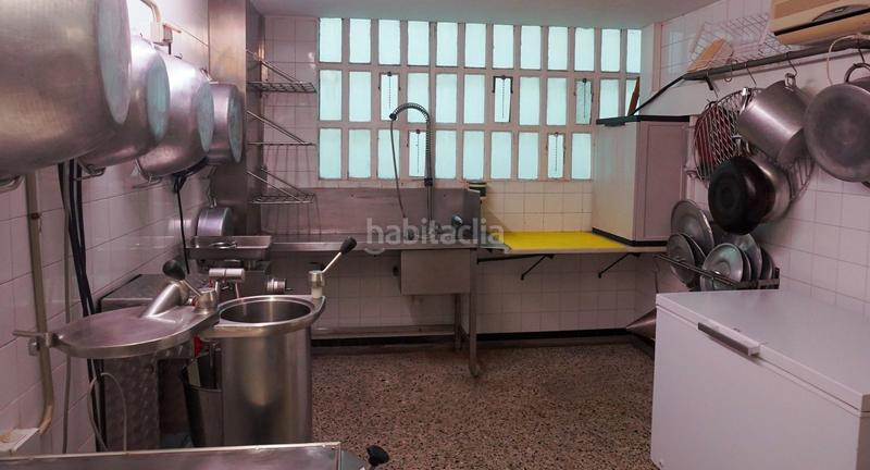 Foto f5cea051-4c22-41a7-95f3-dce115f728d4. Traspaso local comercial traspaso charcutería en el centro en Mataró