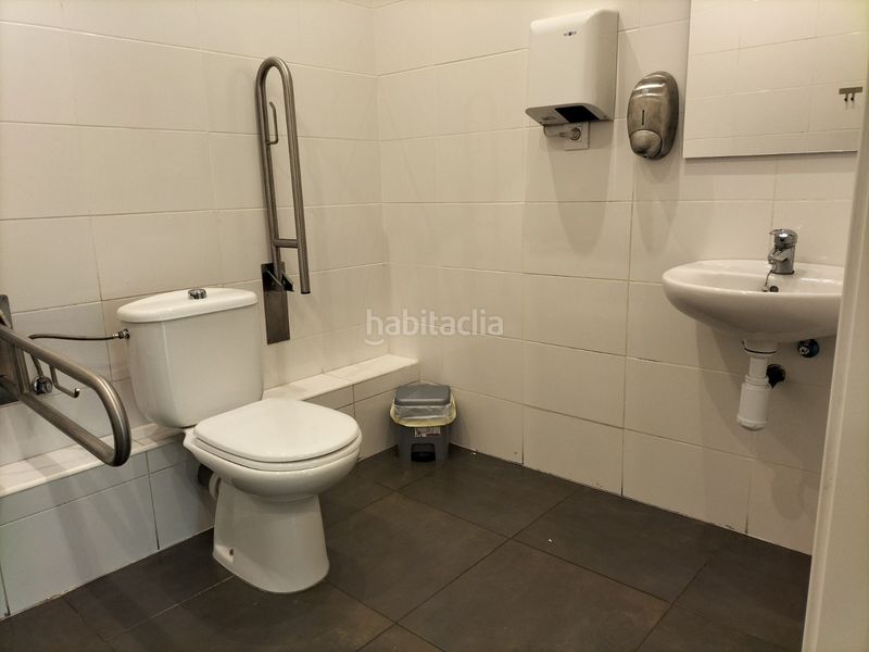 Foto aa266f8b-e108-4ee4-ba62-52f029af8ecf. Traspàs local comercial amb calefacció a Eixample Sant Joan Despí