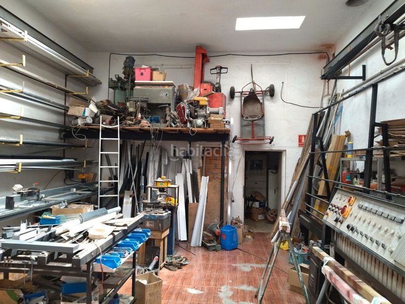 Foto 4a56d720-66a6-4e65-9074-26144f218b49. Local comercial amb calefacció a Singuerlín Santa Coloma de Gramenet