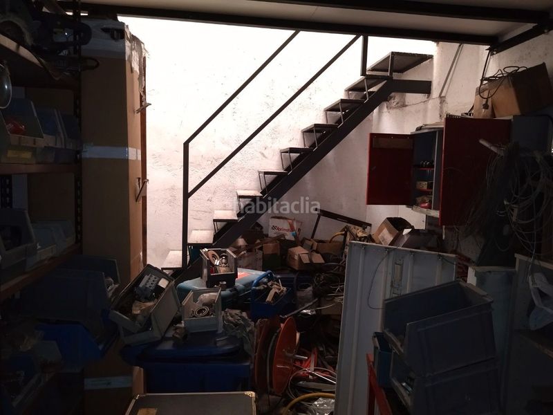 Foto a0aa2b69-d1a0-428a-b0c9-66689361d04f. Local comercial amb calefacció a Singuerlín Santa Coloma de Gramenet