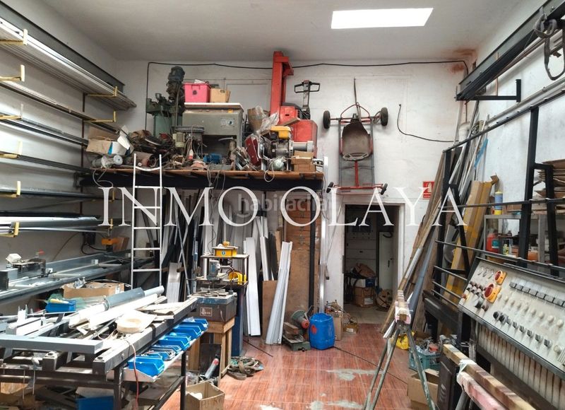Foto ca3a6c79-7874-4e68-b94e-8cf0959adaba. Local comercial amb calefacció a Singuerlín Santa Coloma de Gramenet