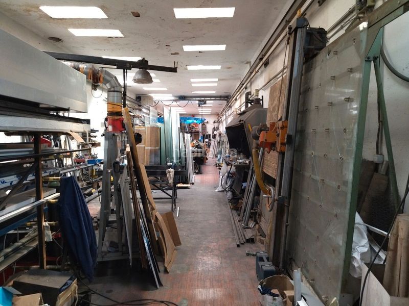 Foto f08fe704-8901-47d6-b406-7df70b6d8f2f. Local comercial amb calefacció a Singuerlín Santa Coloma de Gramenet