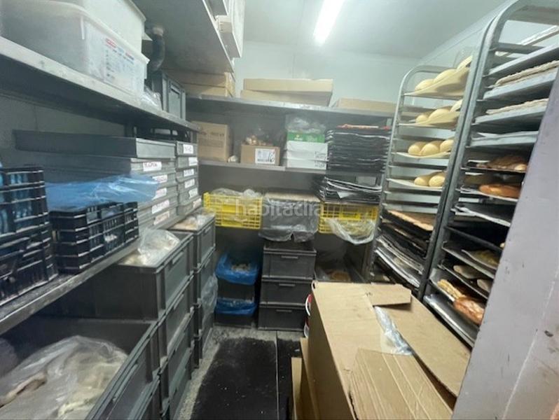 Foto 298b3bdb-e940-4759-8ae0-abafb9094711. Transfer business premise with heating in Sants Barcelona