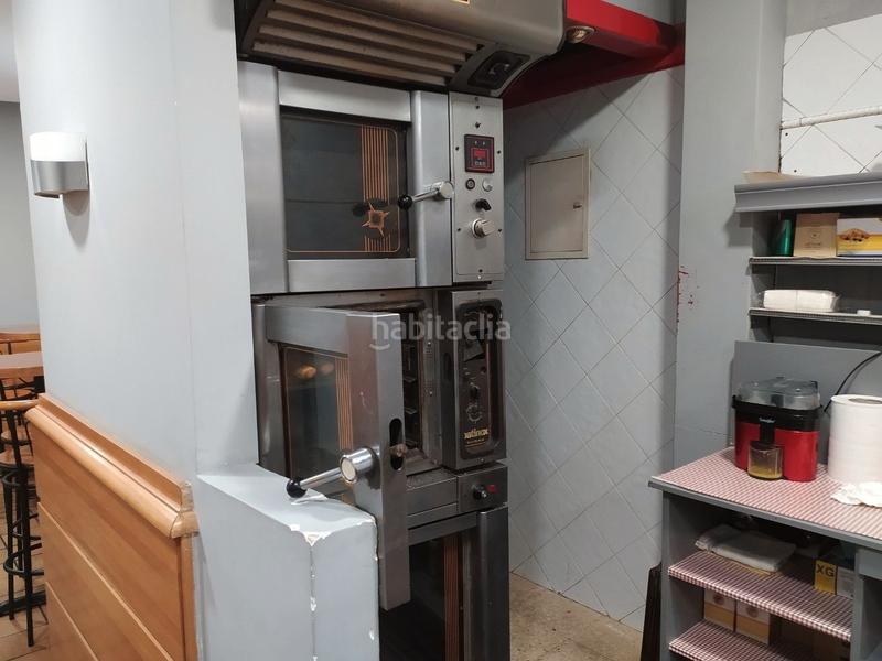 Foto c6220ed2-ebe0-4b00-b6b5-eb1e9e317ee3. Pas-de-porte local commercial avec chauffage dans Tres Torres Barcelona