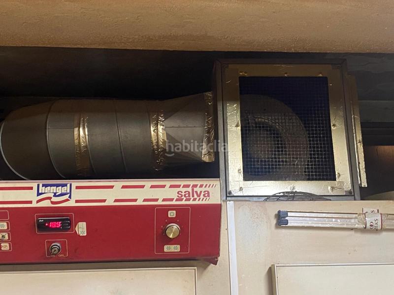 Foto f4b5a3a6-ba03-4e56-b71e-43446fae253e. Traspàs local comercial amb calefacció a Olot