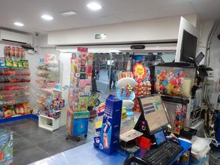 Local commercial à Centre. Traspaso tienda de chuches en castelldefels