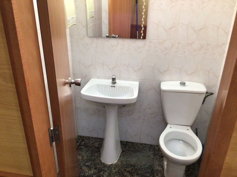 Foto 66a9615c-990c-43d6-b0d2-17260a30fc47. Local comercial a Singuerlín Santa Coloma de Gramenet