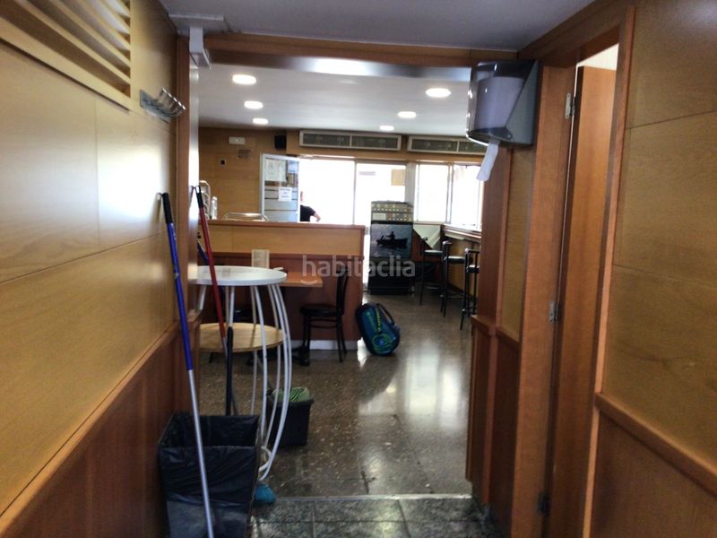 Foto ab8f1e65-048f-4e56-a356-dc97c9949422. Local comercial a Singuerlín Santa Coloma de Gramenet