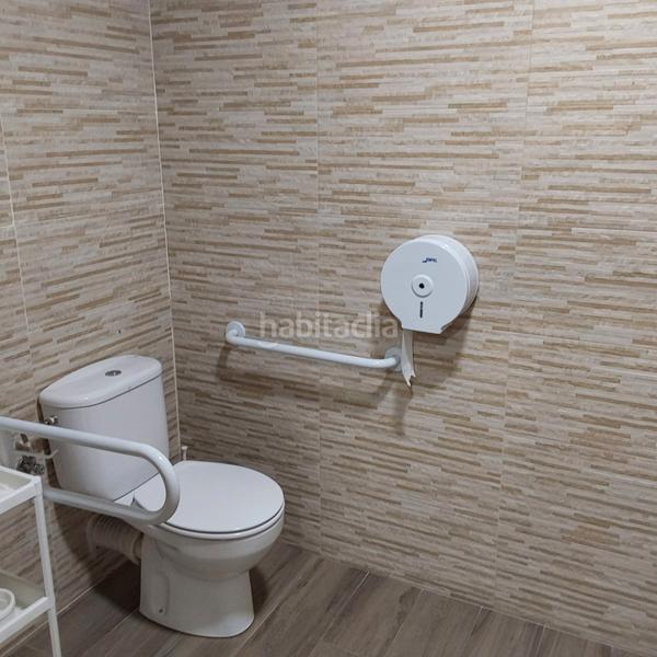 Foto 5504b3fb-1f8a-4b8f-83d6-1d72a30e91f3. Traspàs local comercial amb calefacció a Sol i Padrís - Sant Oleguer Sabadell