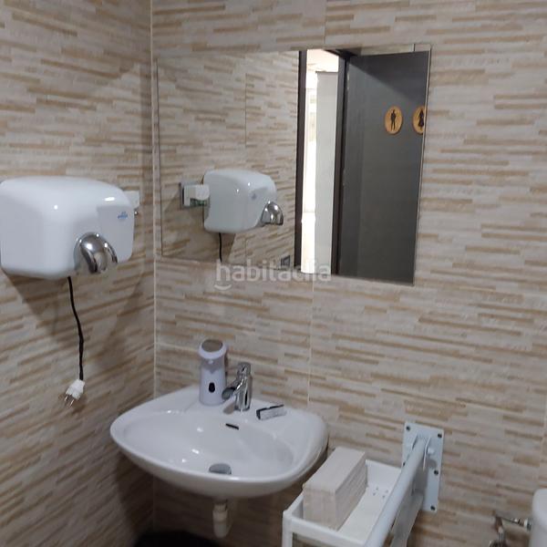 Foto b54d25a1-06bd-4cd3-ad7a-31e2ff585cd3. Traspàs local comercial amb calefacció a Sol i Padrís - Sant Oleguer Sabadell