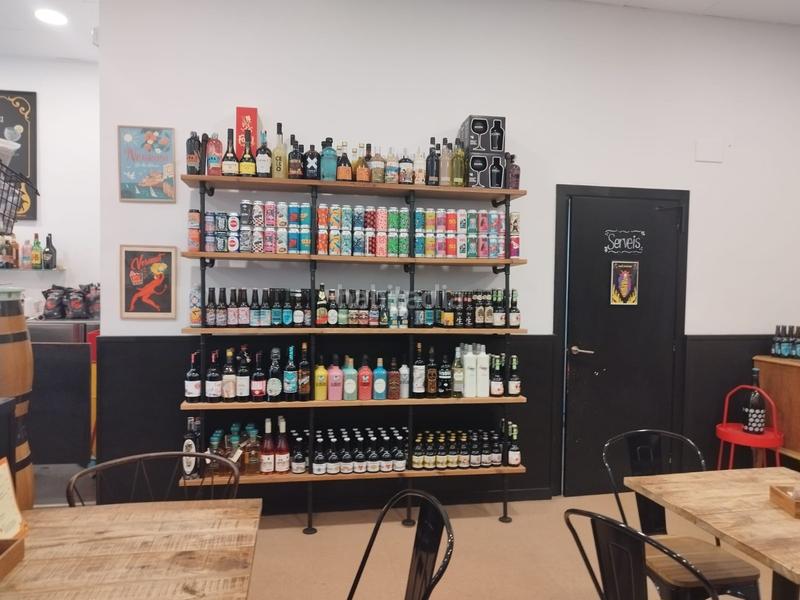 Foto 1f23f8dd-b054-488d-b6f8-5d8d99b2df77. Traspaso local comercial traspaso cafetería/vermutería c2 terraza en sant andreu en Barcelona