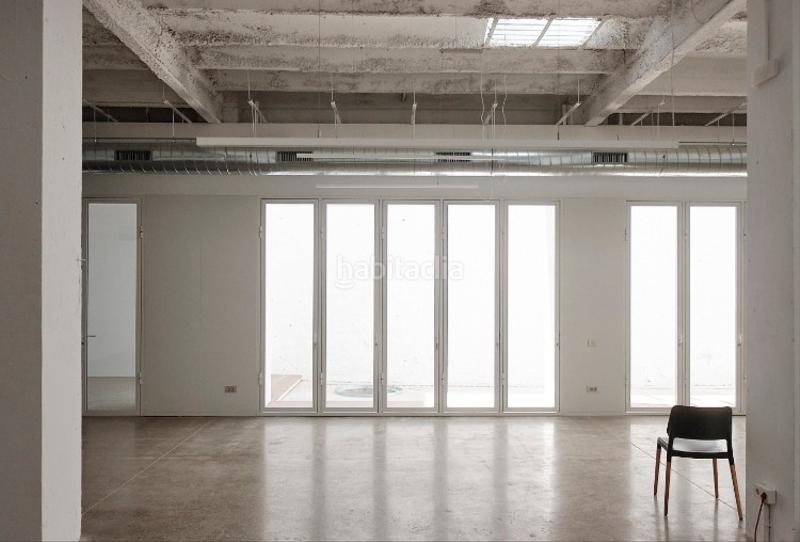 Foto c8e0fc9f-8feb-4db7-bfab-5552a20ec892. Bureau dans El Parc i la Llacuna del Poblenou Barcelona