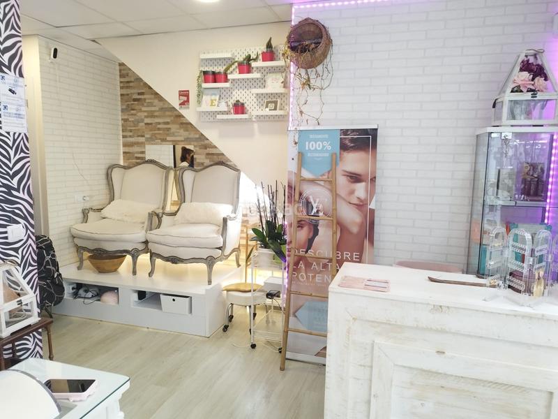 Foto b40b3361-f6f2-4b2d-b47b-74b62dda12fd. Traspaso local comercial traspaso centro de estética en sant adria del besos en Badalona