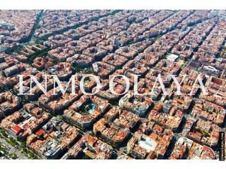 Oficina a Barri de les Corts. Venta oficinas con cambio de uso a vivienda en el barrio de les
