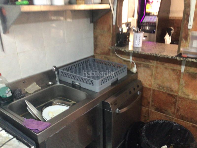 Foto 45cc8e79-f5a0-4ff3-9750-a1c359911b15. Pas-de-porte local commercial dans Llefià Badalona