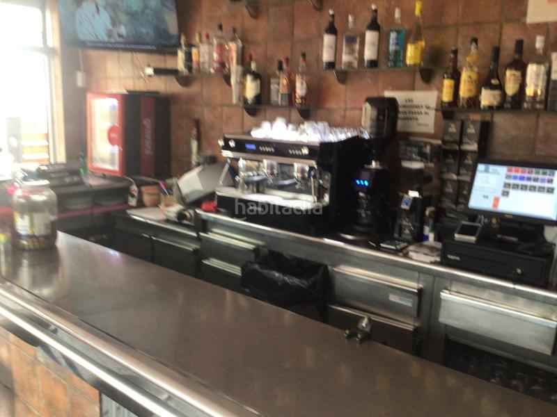 Foto 832efc4b-5c74-4593-aef2-dd63aaa7c8d7. Traspaso local comercial traspaso bar cafetería con salida de humos en Badalona