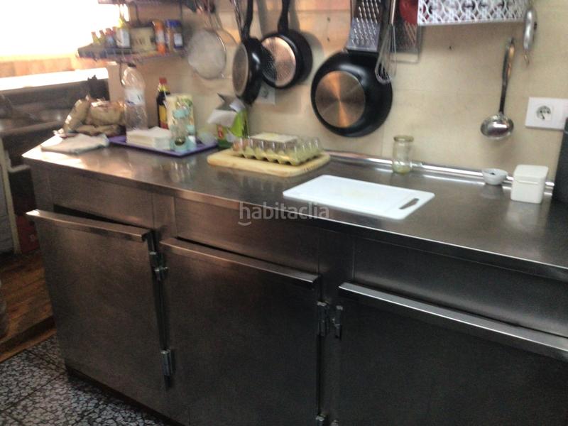 Foto ac3294cd-efb9-4168-8109-591b6ddb01da. Traspaso local comercial traspaso bar cafetería con salida de humos en Badalona