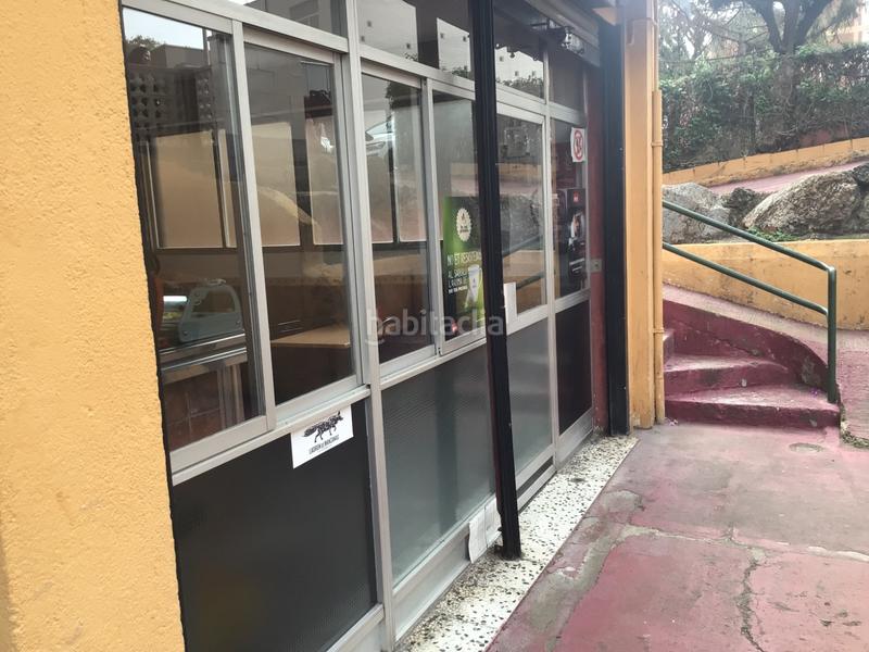 Foto b2fcb2db-5796-425f-8d7b-2ca859b78f40. Traspaso local comercial traspaso bar cafetería con salida de humos en Badalona