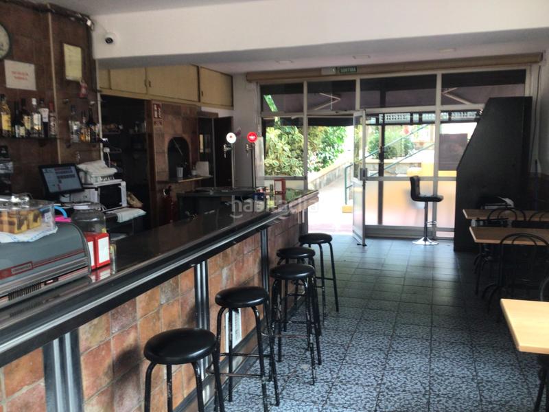 Foto ca99ba32-e929-4809-affa-930f65e53e74. Traspaso local comercial traspaso bar cafetería con salida de humos en Badalona
