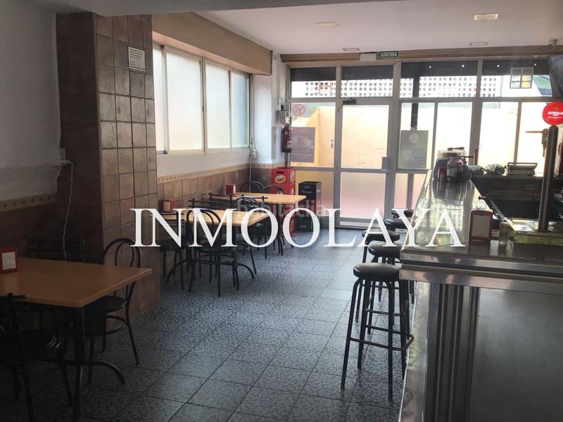 Foto da9e4c7d-e092-43c9-81ec-7be50e2e85ea. Traspaso local comercial traspaso bar cafetería con salida de humos en Badalona