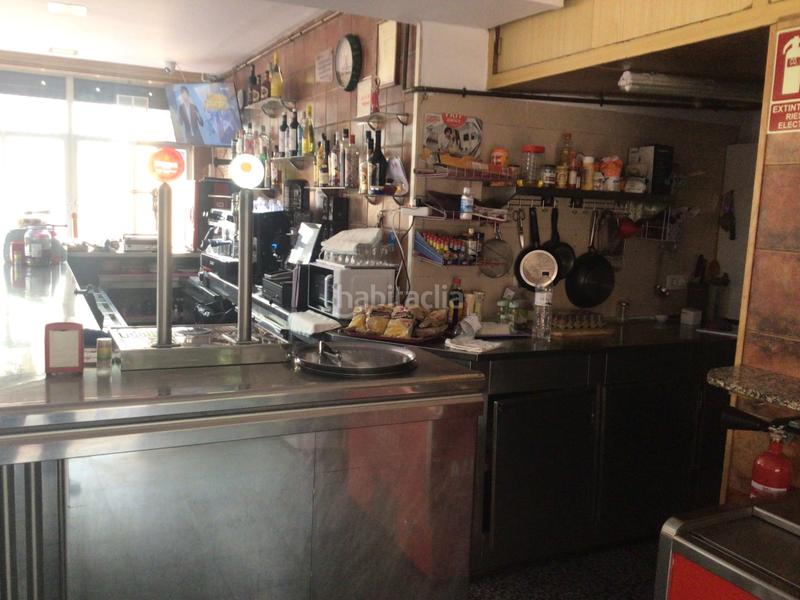 Foto ef14decb-237c-41b1-86ca-a29f80b98aac. Traspaso local comercial traspaso bar cafetería con salida de humos en Badalona