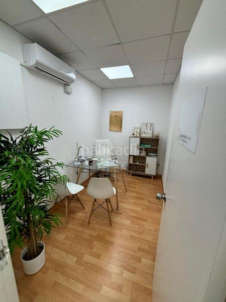 Foto 9fe58136-2894-4fd2-9c5d-dce9ba79d953. Lloguer local comercial a Tres Torres Barcelona